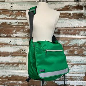 PATAGONIA Vintage Y2K Messenger Sling Bag Laptop School Crossbody
